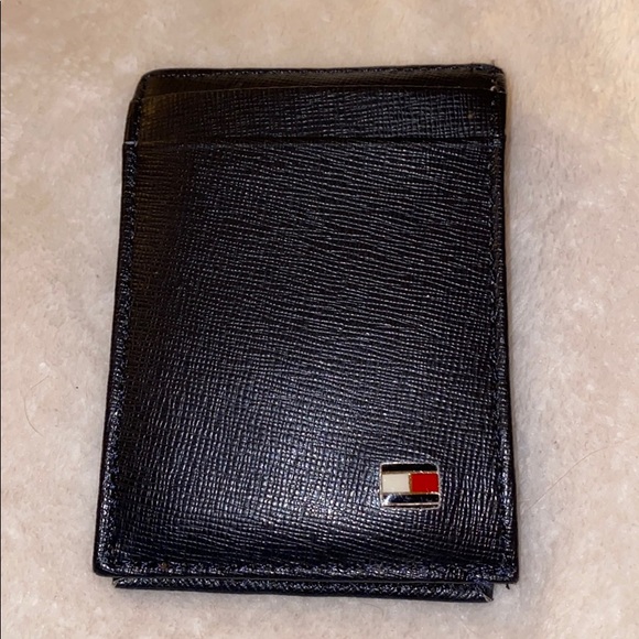 tommy cardholder
